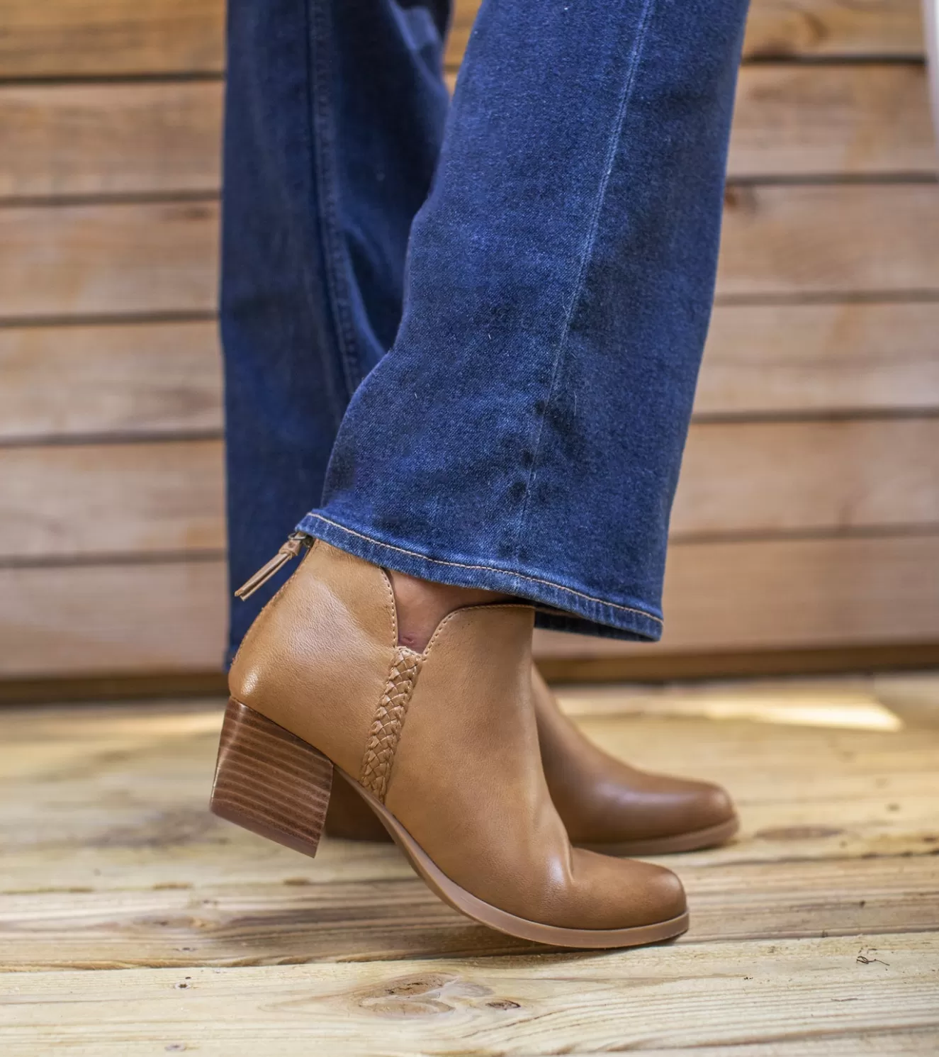 lauryn_block_heel_ankle_bootie_8.webp Lauryn Block Heel Ankle Bootie^Baretraps Outlet