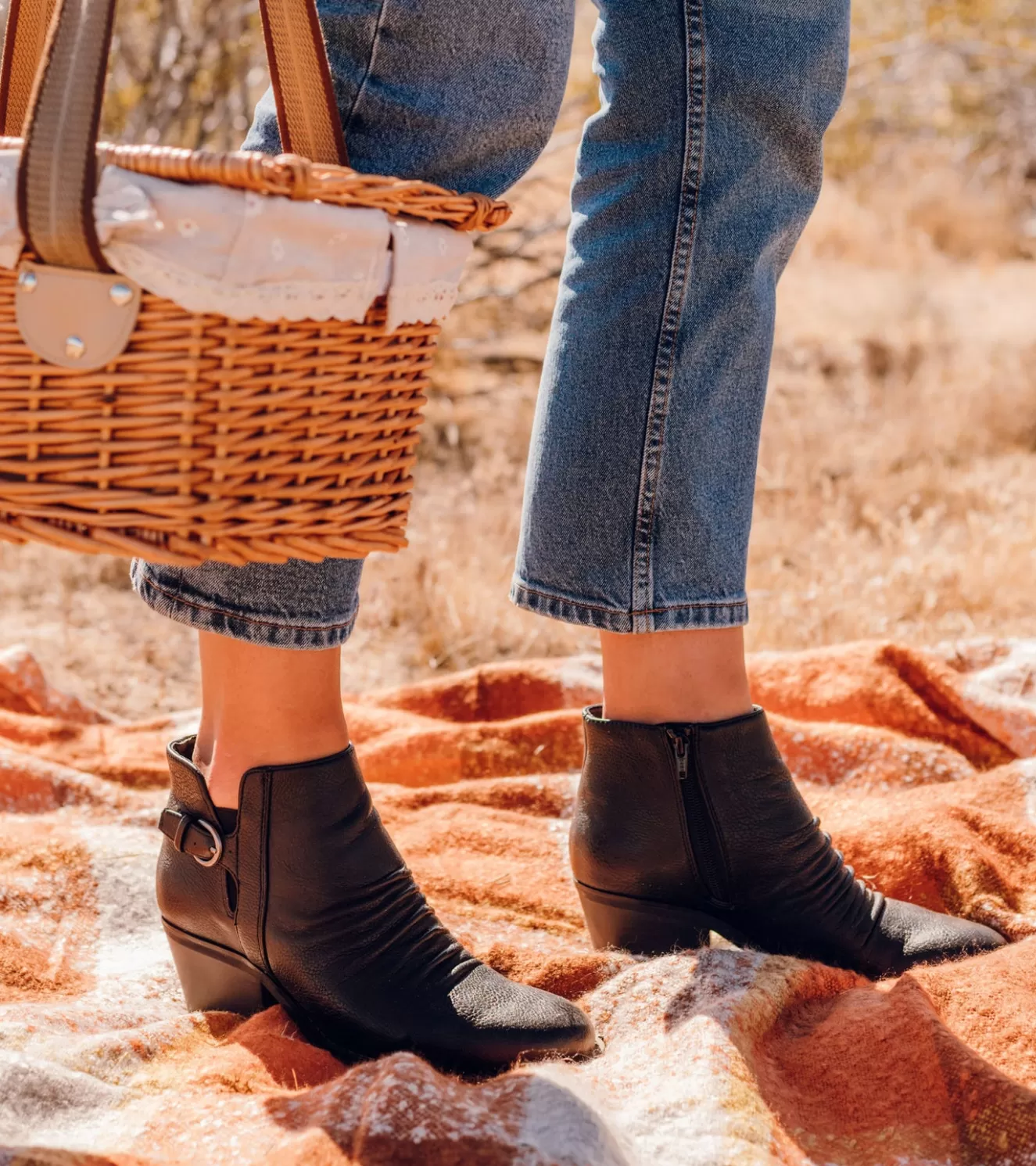 linnea_block_heel_bootie_9-1.webp Linnea Block Heel Bootie^Baretraps Cheap