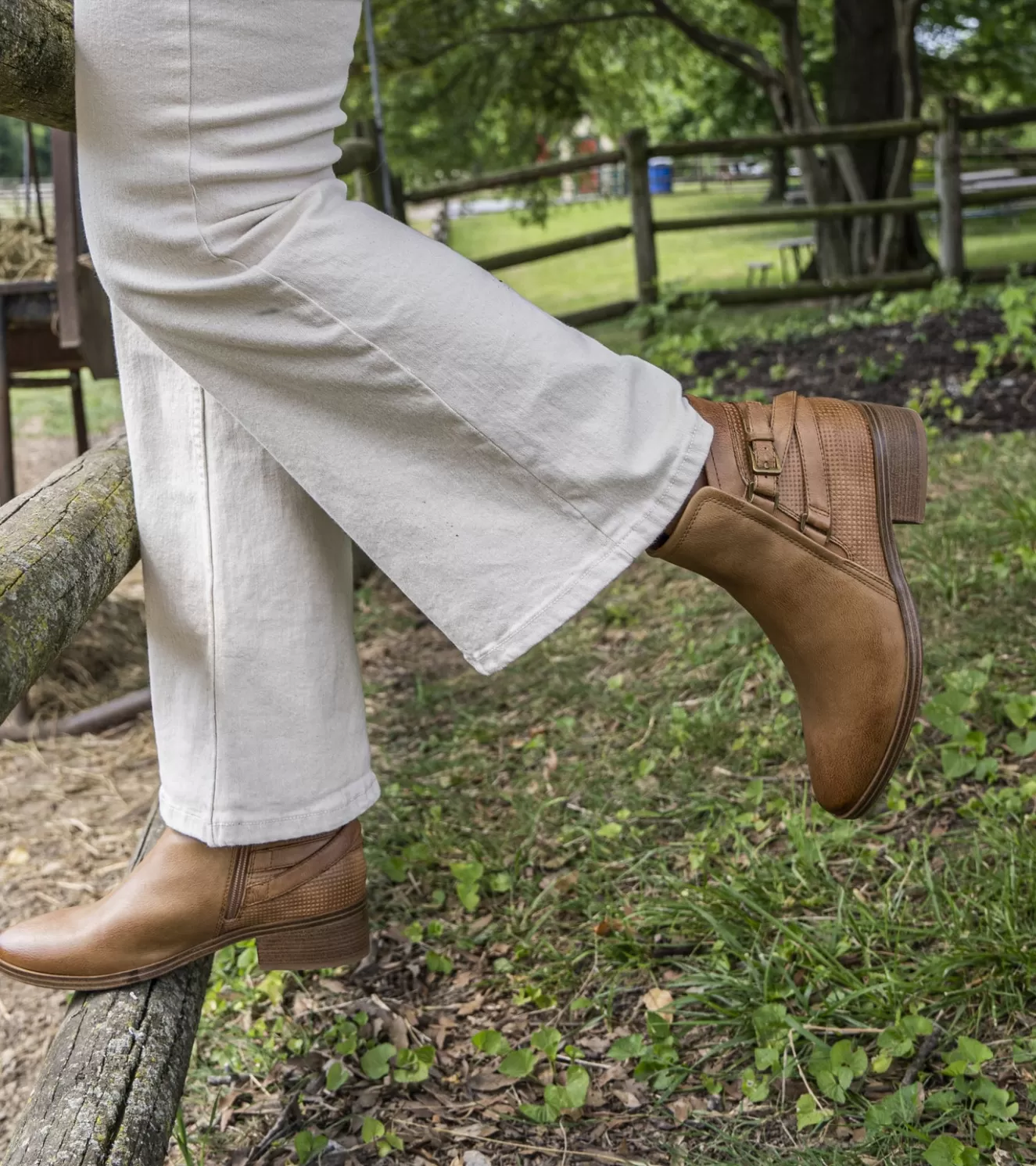 mackenzie_bootie_8.webp Mackenzie Bootie^Baretraps Fashion